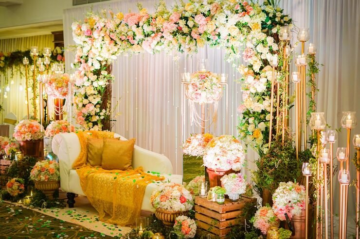 flower-vase-table-home_1048944-11949466