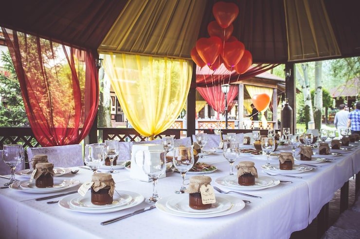 table-restaurant_1048944-5899721